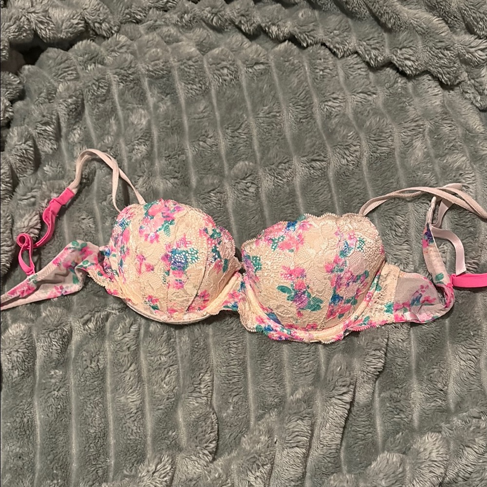 Victoria’s Secret 34B Push-up Bra Floral Underwire Bra with Adjustable Straps